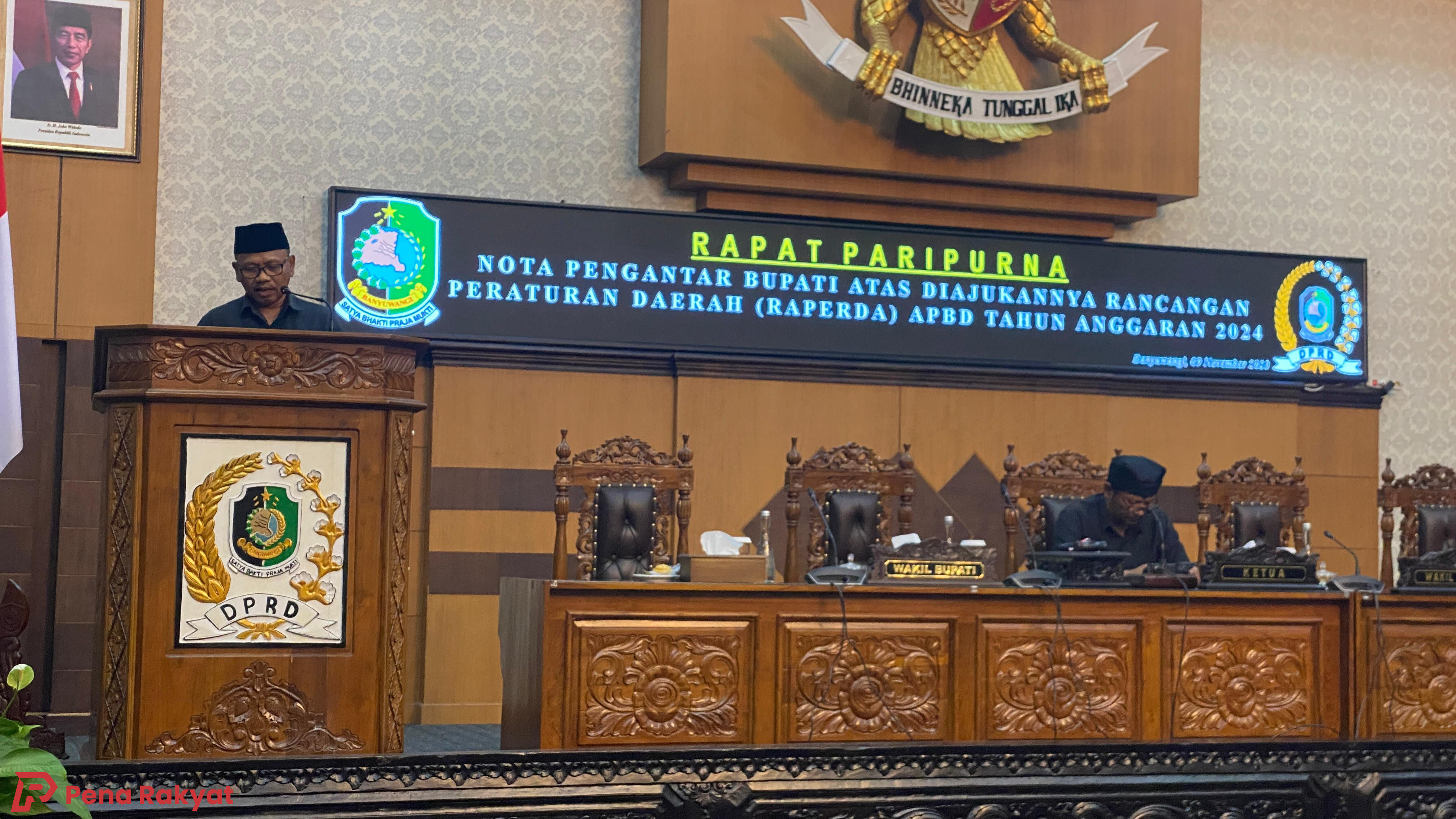 Wabup Sugirah Sampaikan Raperda APBD 2024 di Rapat Paripurna DPRD Banyuwangi