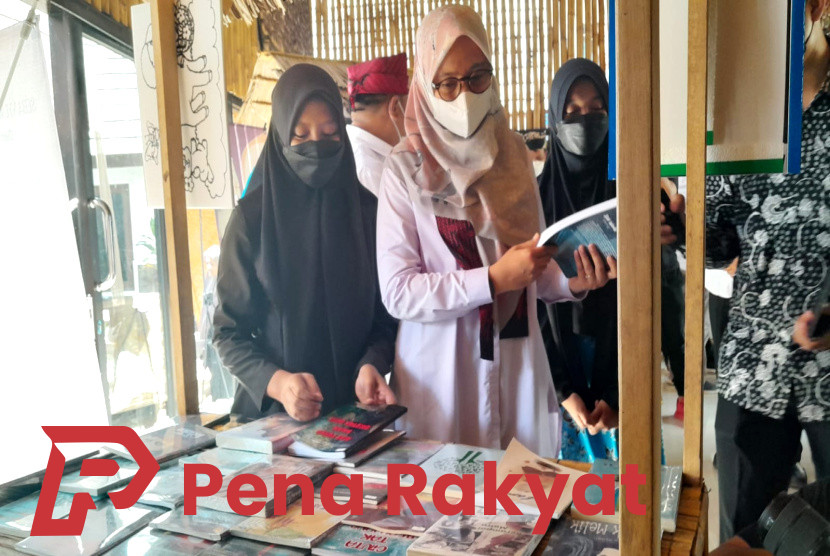 Dispendik Banyuwangi Gelar Festival Sastra, Tampilkan Ratusan Buku Karya Siswa dan Guru