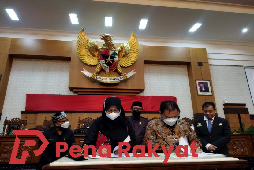 DPRD Banyuwangi - Pemkab Sepakati KUA PPAS 2023