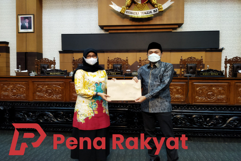 Paripurna DPRD Banyuwangi, Bupati Sampaikan Nota Keuangan Raperda APBD 2023