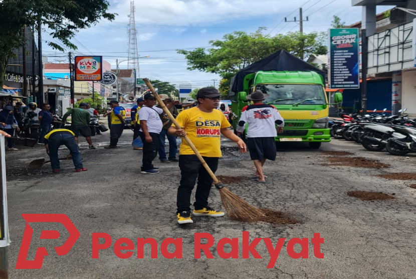 Top, Peduli Lingkungan Warga Swadaya Gotongroyong Benahi Infrastuktur 