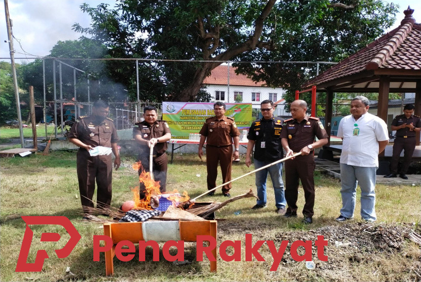 Kejaksaan Banyuwangi Musnahkan BB Dari 15 Perkara 