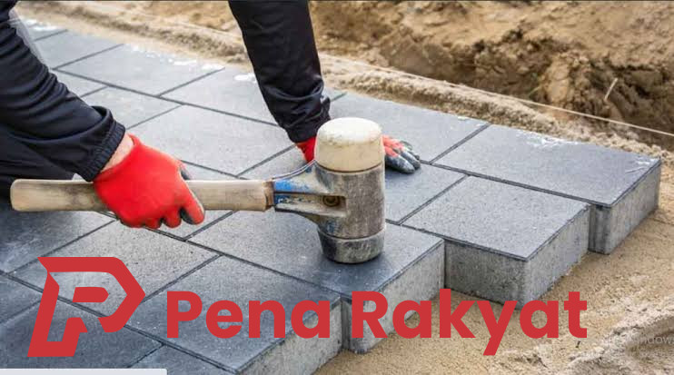 Dorong Pemulihan Ekonomi PT BSI Kunjungi Rumah Produksi Paving